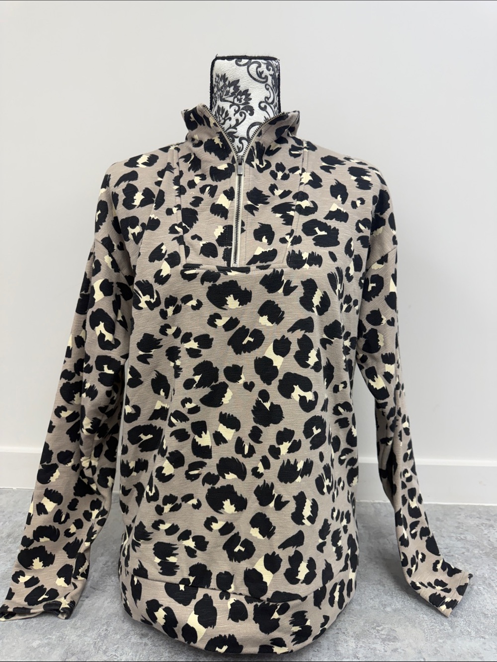 KINESIS Leopard Print‎ Quarter Zip Pullover Medium Athleisure